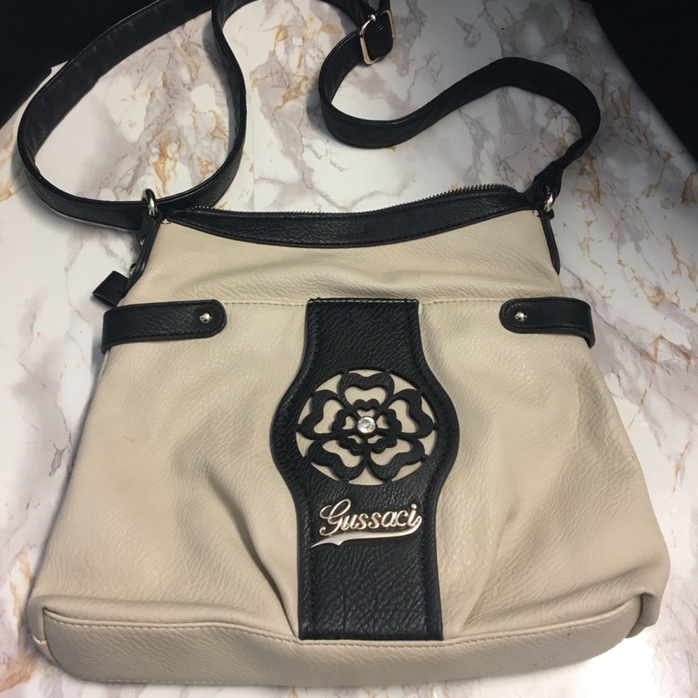 Authentic Gorgeous GUSSACI Leather Bag